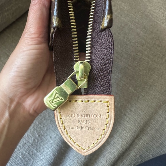 Louis Vuitton Toiletry Pouch Monogram 15 - Picture 5 of 6